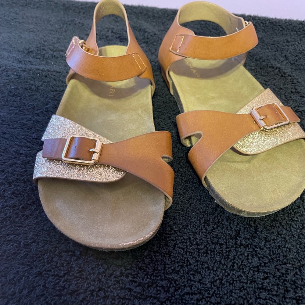 Girls- Tahari, girls brown & gold sandal, size 2.